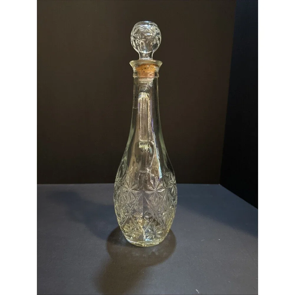 Vintage Mogen David Deluxe Concord Wine Limited Edition Collector Decanter